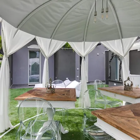 فندق مبيت وإفطار Monti Suites&aparts تْشيزيناتيكو